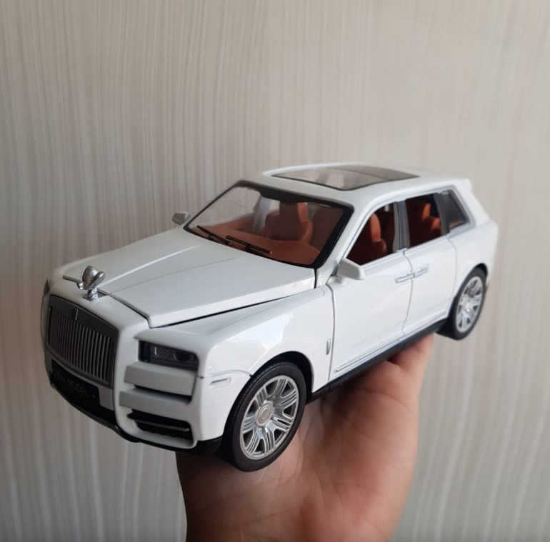 Rolls-Royce Cullinan Model Simulation Car – Diecast Collectible 🚘✨